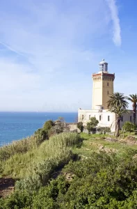 El faro arriba del cabo espartel, una panoramica única